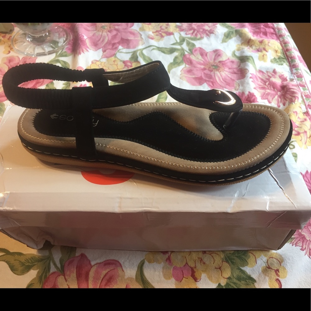 Brand new women’s sz 8 black sandals